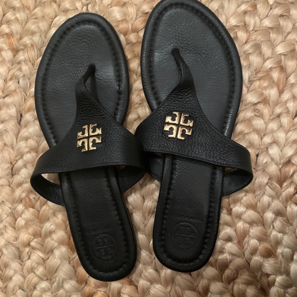 These beauties are a size 7 🖤